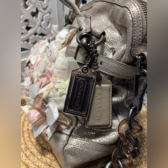 Rare Coach Ella Rose Petal Metallic Shoulder Bag with Dust Bag Pre-Owned - Picture 10 of 16